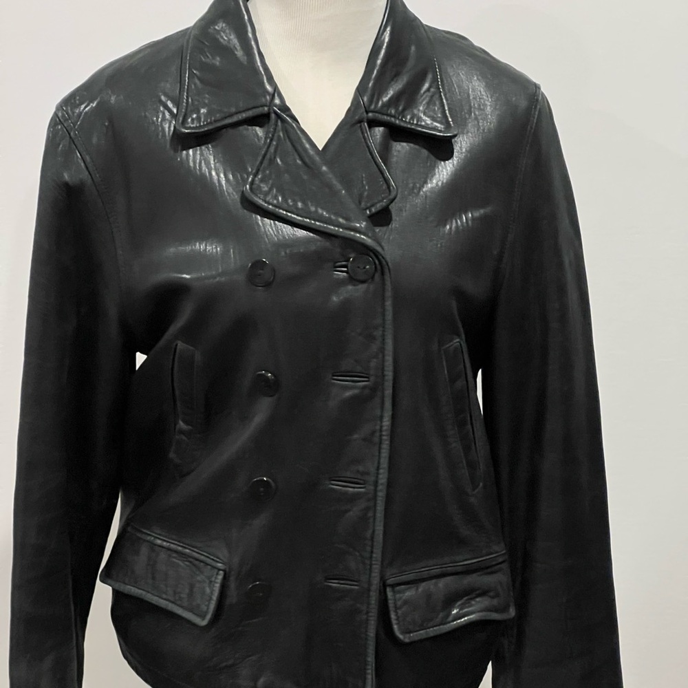 Vintage Sleek Black Leather Jacket - Picture 4 of 9